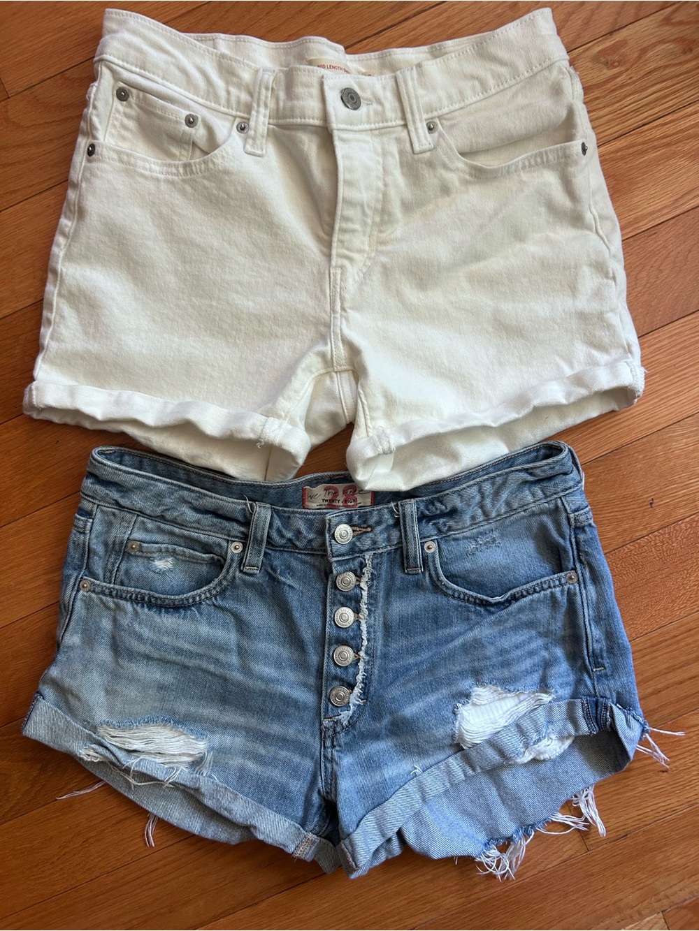 We the free and Levi’s shorts bundle size 28